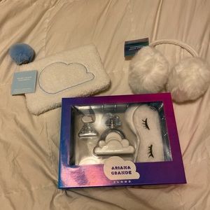 Ariana Grande Cloud fragranc